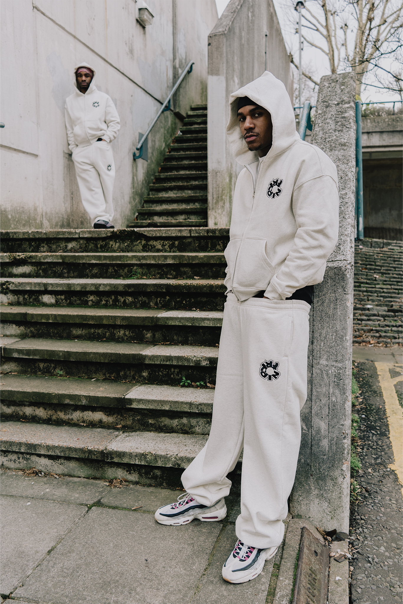 WARM GREY LOGO JOGGER